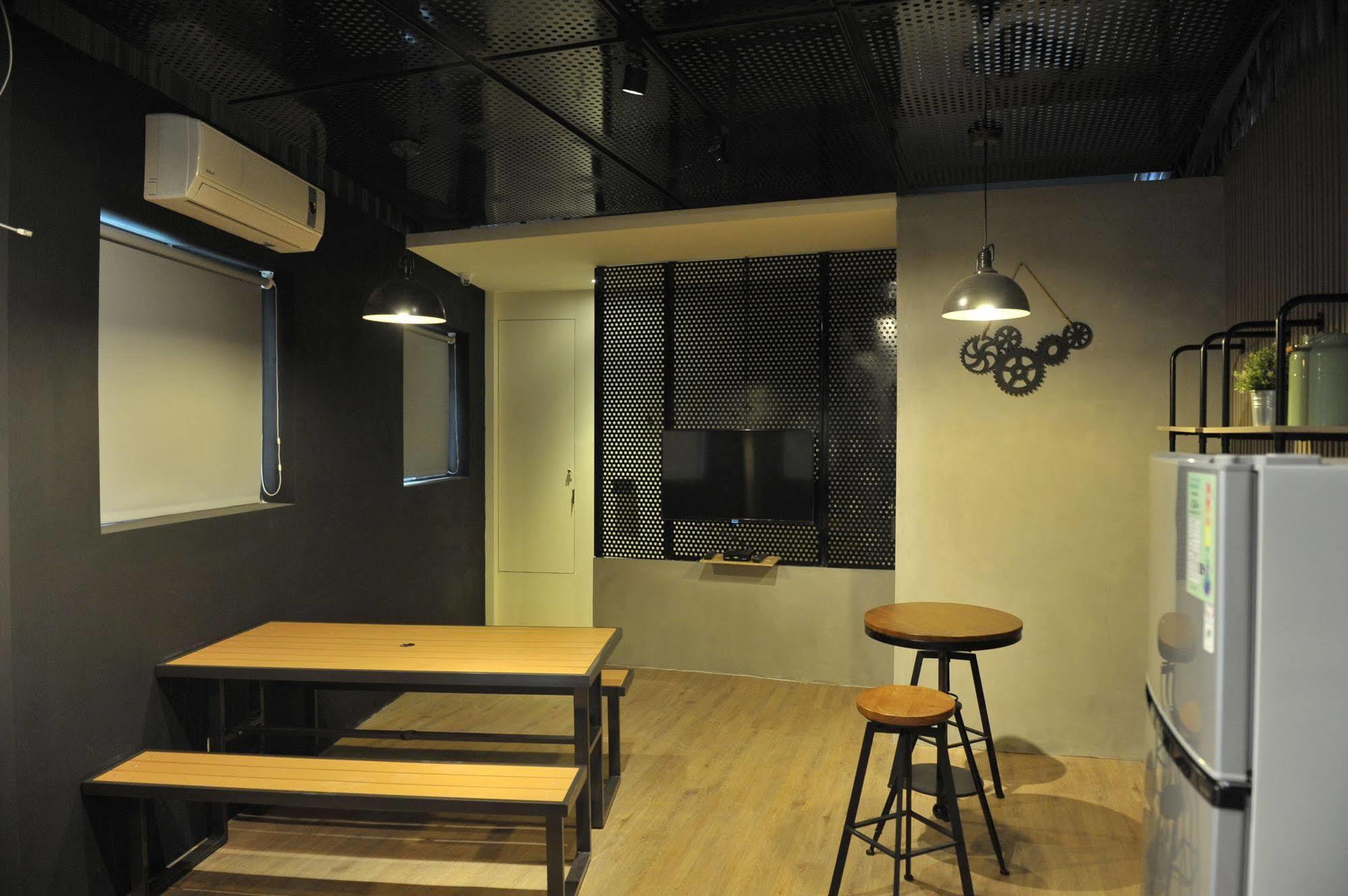 Partyo Hostel Taichung Exterior photo